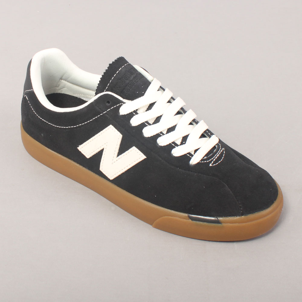 New Balance Numeric NM22 - Black / White